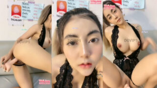 คลิปโป๊กลุ่มลับ VIP สาวไทยไลฟ์สด THLive น้องมะลิสาวไทยแซ่บแต่งชุดน่ารัก แหกหีโชว์รู ใช้ควยปลอมแทงรูหีเสียวๆอย่างแจ่ม รัวเร็วแรงจนน้ำหีแตกไม่พอ xxx