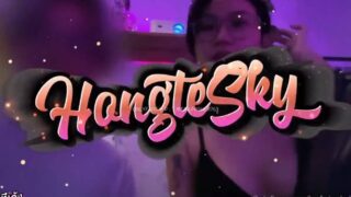 คลิปหลุด Onlyfans hongteskykub น้องฮ่องเต้ชวนสาวมาเย็ดกับน้องเจ jayswif โดนจับอมควยแล้วกระเด้าหีโดนจับซอยหีเย็ดท่าหมาโครตเด็ด เสร็จแล้วชักว่าวแตกใส่หน้าเต็มๆ